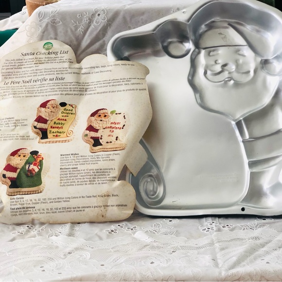 Wilton Santa’s List Cake Pan - Picture 4 of 5